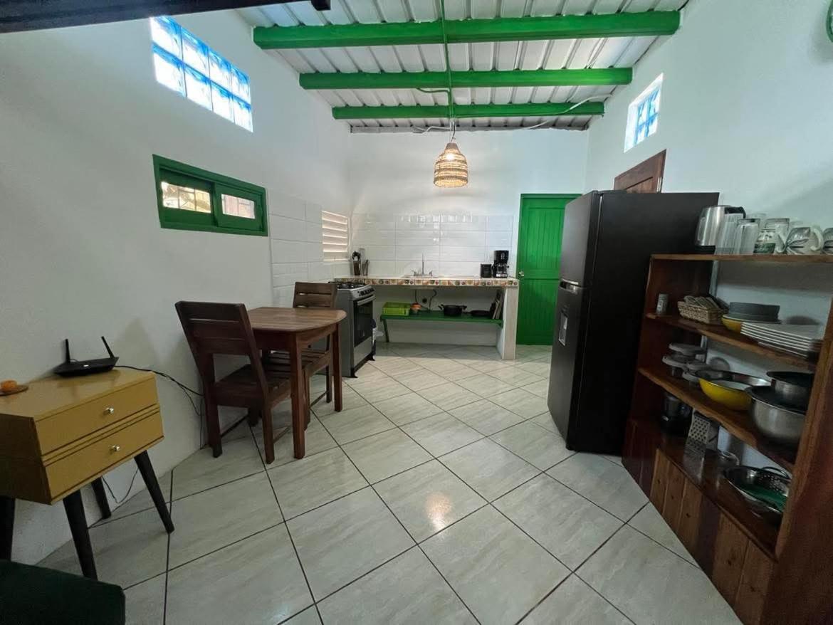Hotel Buena Onda Backpackers à San Juan del Sur Extérieur photo